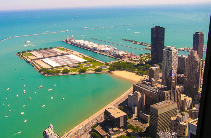 Centrum zábavy Navy pier z mrakodrapu John Hancock Center